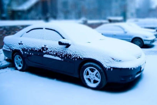 下雪天停车要拉手刹吗-下雪天停车为什么不能拉手刹